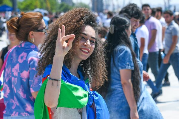 Военный парад по случаю 100-летнего юбилея создания Вооруженных сил Азербайджана. Баку, площадь Азадлыг, 26 июня 2018 года - Sputnik Азербайджан