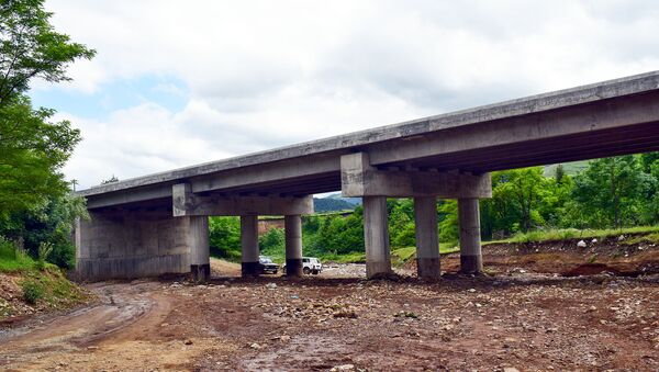 Недостроенный мост через реку Гарачай - Sputnik Азербайджан