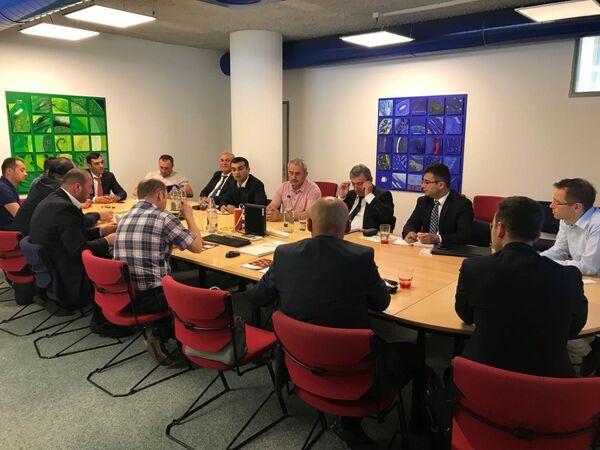 Встреча азербайджанских компаний-производителей фундука с представителями швейцарских компаний GN-company, Delica и Varistor Встреча азербайджанских компаний-производителей фундука с представителями швейцарских компаний GN-company, Delica и Varistor - Sputnik Азербайджан