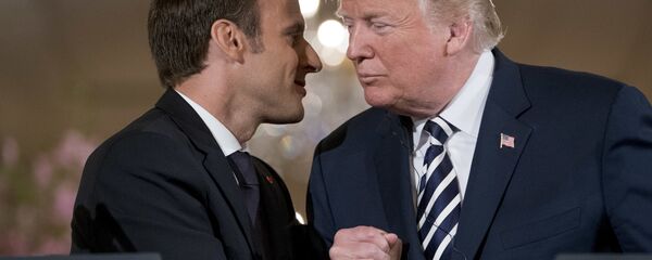 Президенты Франции и США Эммануэль Макрон и Дональд Трамп, 24 апреля 2018 года - Sputnik Азербайджан