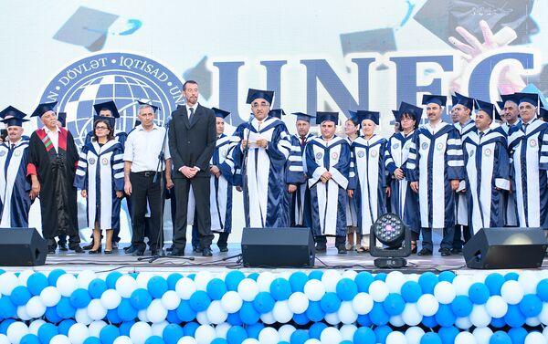 День выпускника университета UNEC - Sputnik Азербайджан