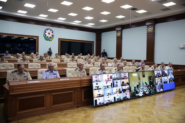 Служебное совещание под руководством Министра обороны генерал-полковника Закира Гасанова Служебное совещание под руководством Министра обороны генерал-полковника Закира Гасанова - Sputnik Азербайджан