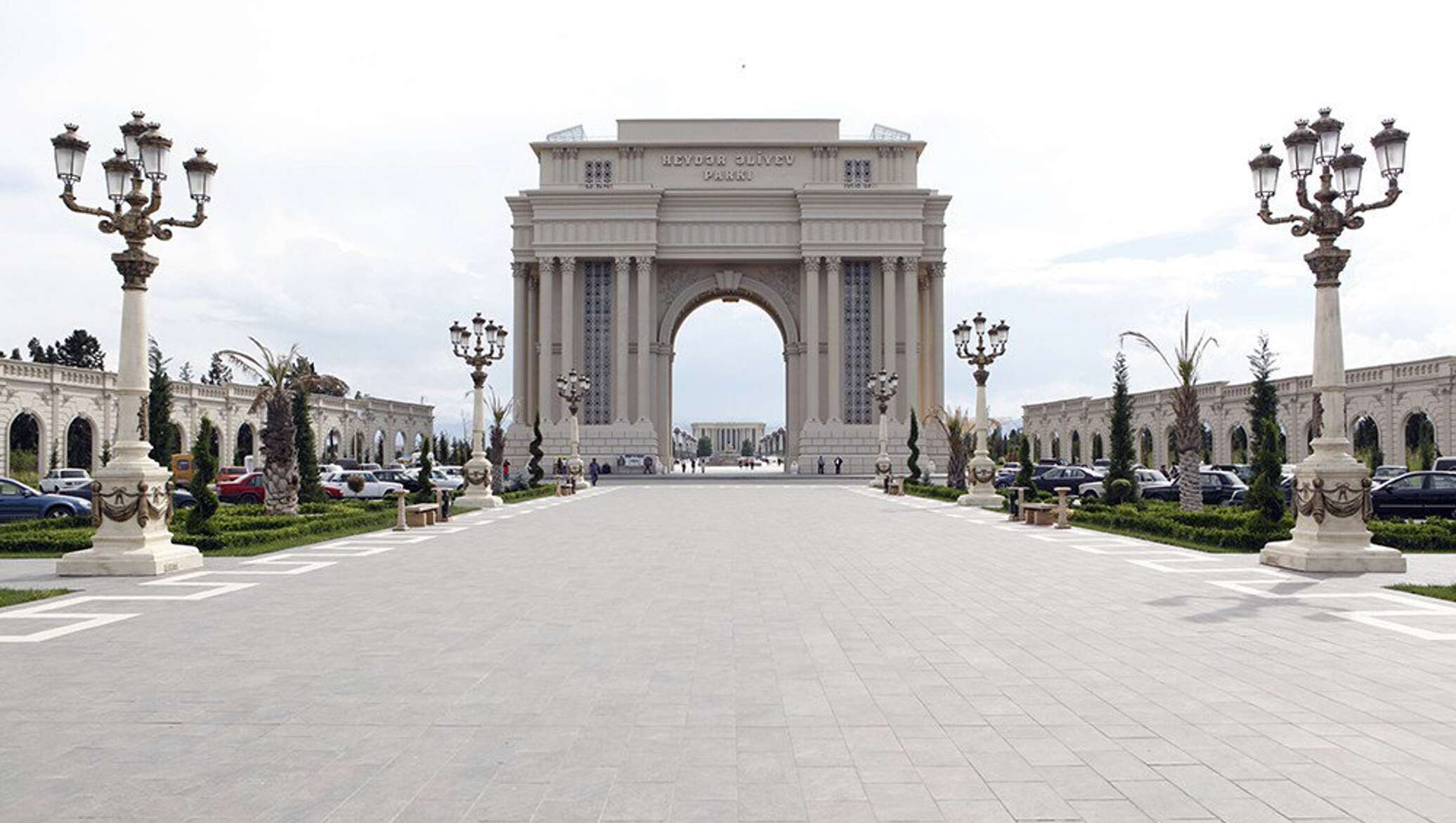 Парк азербайджан. Гянджа парк Гейдара Алиева. Гянджа Триумфальная арка. Парк Алиева в Азербайджане в Гянджа. Гянджа парк Алиева.