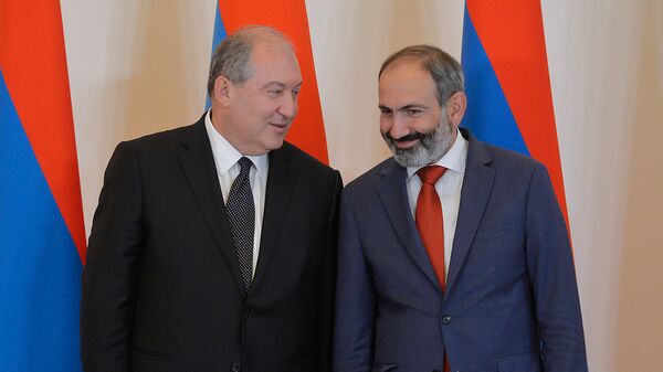 Ermənistan prezidenti Armen Sarkisyan və baş nazir Nikol Paşinyan, Yerevan, 21 may 2018-ci il - Sputnik Azərbaycan