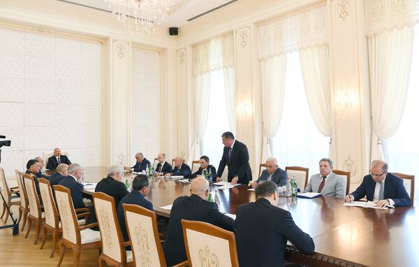 Cовещание при Президенте Ильхаме Алиеве, связанное с ситуацией в энергетической системе страны Cовещание при Президенте Ильхаме Алиеве, связанное с ситуацией в энергетической системе страны - Sputnik Азербайджан