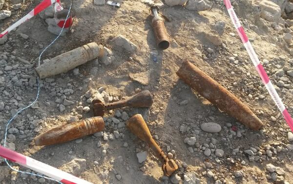 Операция по обезвреживанию мин в поселке Г.З.Тагиева города Сумгайыт - Sputnik Азербайджан