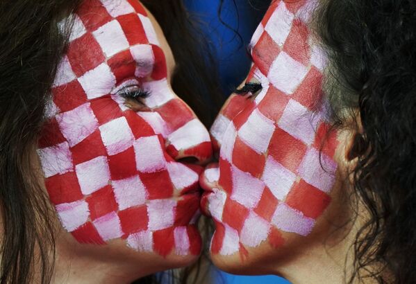 Болельщицы сборной Хорватии в матче группового этапа чемпионата мира по футболу между сборными Исландии и Хорватии - Sputnik Азербайджан