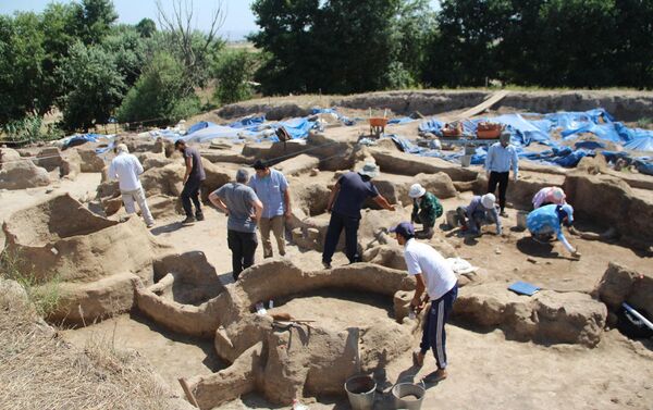 Исследования азербайджано-итальянской международной археологической экспедиции на территории Гянджи и Геранбоя - Sputnik Азербайджан