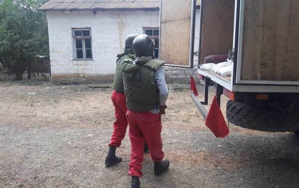 Операция по обезвреживанию мин на территории пограничной заставы Джейранчель Агстафинского района - Sputnik Азербайджан