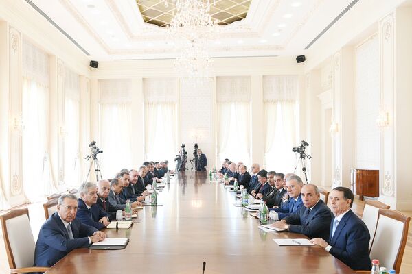 Члены правительства АР в ходе заседания Кабинета Министров под председательством Ильхама Алиева. Баку, 8 июля 2018 года Члены правительства АР в ходе заседания Кабинета Министров под председательством Ильхама Алиева. Баку, 8 июля 2018 года - Sputnik Азербайджан