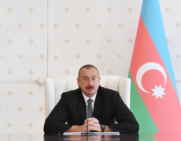 Президент Азербайджана Ильхам Алиев на заседании Кабинета Министров, посвященного итогам первой половины 2018 года. Баку, 8 июля 2018 года Президент Азербайджана Ильхам Алиев на заседании Кабинета Министров, посвященного итогам первой половины 2018 года. Баку, 8 июля 2018 года - Sputnik Азербайджан