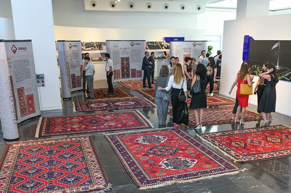 Выставка ковров “Умелые руки, волшебные нити” в Баку - Sputnik Азербайджан