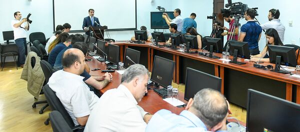 Пресс-конференция официального представителя министерства иностранных дел Азербайджана Хикмета Гаджиева. Баку, 11 июля 2018 года Пресс-конференция официального представителя министерства иностранных дел Азербайджана Хикмета Гаджиева. Баку, 11 июля 2018 года - Sputnik Азербайджан
