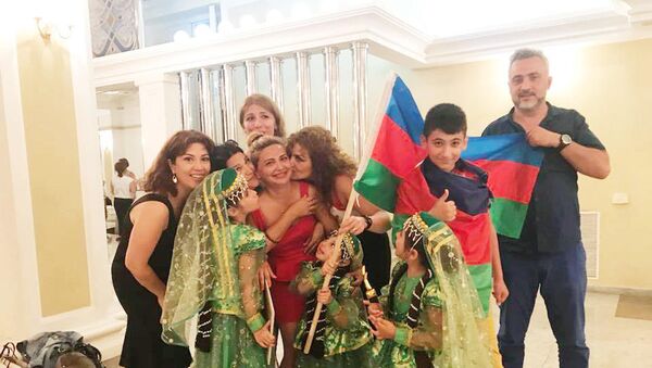 Азербайджанские танцоры выступили на VIII Международном фестивале-конкурсе “Золотая звезда” в Батуми - Sputnik Азербайджан