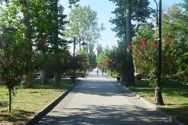 Şəhərdə 10-dan çox park salınıb Şəhərdə 10-dan çox park salınıb - Sputnik Azərbaycan