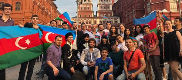 Флешмоб на Красной площади, организованный представителями азербайджанских общественных организаций Москвы и Московской области, 15 июля 2018 года - Sputnik Азербайджан
