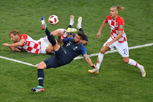 Оливье Жиру (Франция) в финальном матче чемпионата мира по футболу между сборными Франции и Хорватии - Sputnik Azərbaycan