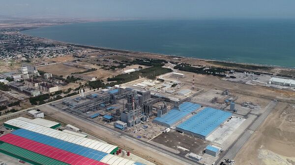 Полипропиленовый завод, построенный в рамках проекта SOCAR Polymer в Сумгайытском химическом промышленном парке - Sputnik Азербайджан