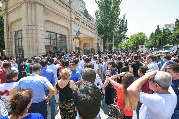 Вступительные экзамены в здании Бакинского государственного университета 18 июля 2018 года - Sputnik Азербайджан