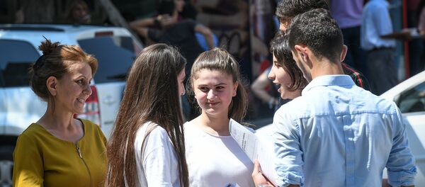 Вступительные экзамены в здании Бакинского государственного университета 18 июля 2018 года Вступительные экзамены в здании Бакинского государственного университета 18 июля 2018 года - Sputnik Азербайджан
