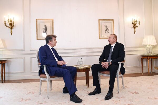Президент Азербайджана Ильхам Алиев и исполнительный председатель Французского института международных отношений Тьерри де Монбриаль во время встречи. Париж, 19 июля 2018 года - Sputnik Азербайджан