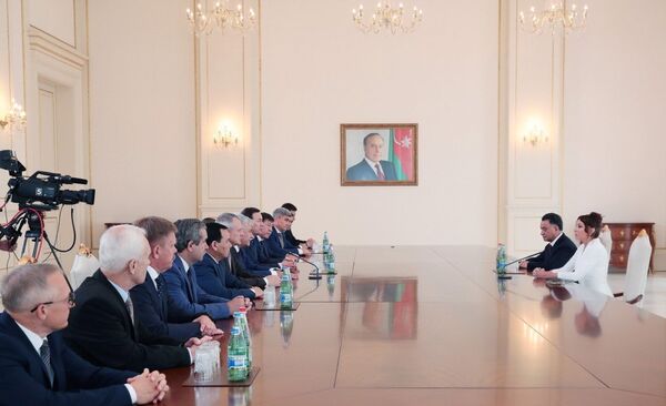 Первый вице-президент Мехрибан Алиева встретилась с участниками заседания Совета министров внутренних дел стран СНГ Первый вице-президент Мехрибан Алиева встретилась с участниками заседания Совета министров внутренних дел стран СНГ - Sputnik Азербайджан