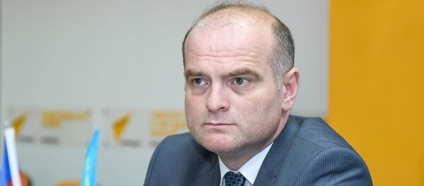 Доктор экономических наук, профессор Азербайджанского государственного экономического университета (UNEC) Эльшад Мамедов Доктор экономических наук, профессор Азербайджанского государственного экономического университета (UNEC) Эльшад Мамедов - Sputnik Азербайджан