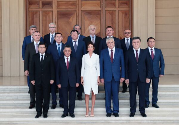 Birinci vitse-prezident Mehriban Əliyeva MDB ölkələrinin Daxili İşlər Nazirləri Şurasının Bakı iclasının iştirakçılarını qəbul edib Birinci vitse-prezident Mehriban Əliyeva MDB ölkələrinin Daxili İşlər Nazirləri Şurasının Bakı iclasının iştirakçılarını qəbul edib - Sputnik Azərbaycan