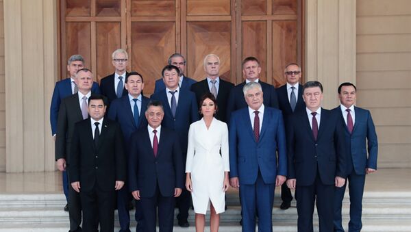 Первый вице-президент Мехрибан Алиева встретилась с участниками заседания Совета министров внутренних дел стран СНГ - Sputnik Азербайджан