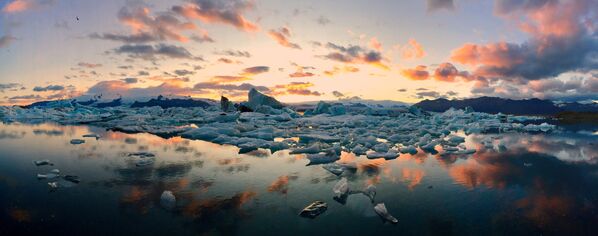 Работа фотографа Mateusz Piesiak Icebergs, занявшая первое место в номинации Панорама фотоконкурса 2018 iPhone Photography Awards - Sputnik Азербайджан