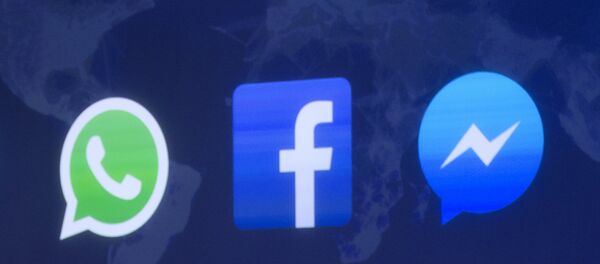 Значки Facebook и Whatsapp Значки Facebook и Whatsapp - Sputnik Азербайджан