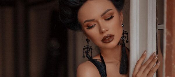 Известная российская актриса и ведущая Яна Кошкина Известная российская актриса и ведущая Яна Кошкина - Sputnik Азербайджан