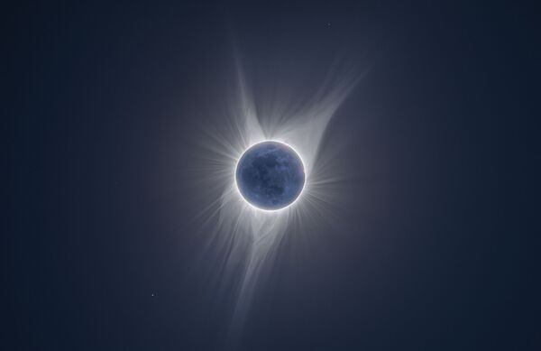 Работа Earth Shine фотографа Peter Ward, вошедшая в шорт-лист премии Insight Investment Astronomy Photographer of the Year 2018 - Sputnik Азербайджан