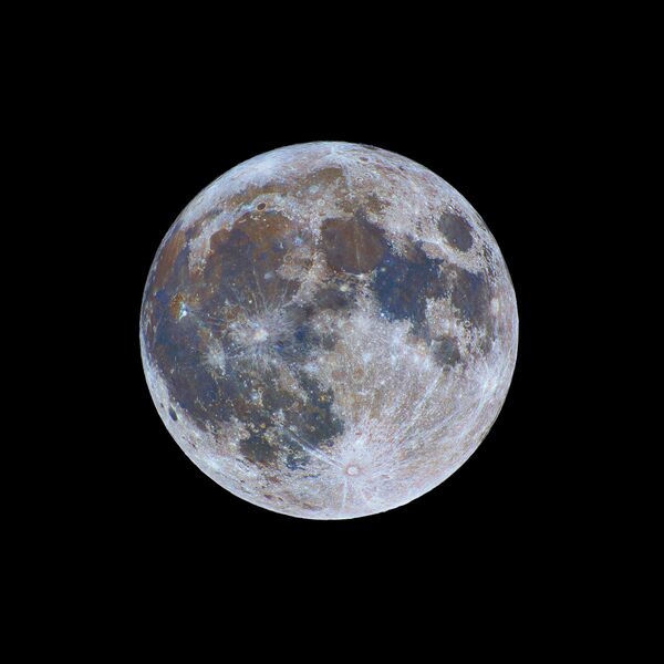 Работа Color-Full Moon фотографа Nicolas Lefaudeux, вошедшая в шорт-лист премии Insight Investment Astronomy Photographer of the Year 2018 - Sputnik Азербайджан