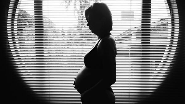 Беременная женщина. Архивное фото - Sputnik Azərbaycan
