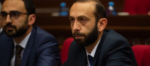 Вице-премьеры Арарат Мирзоян и Тигран Авинян на внеочередном заседании НС (7 июня 2018). Еревaн - Sputnik Азербайджан