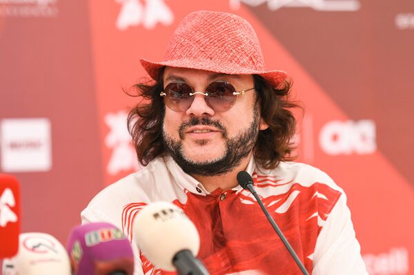Филипп Киркоров на пресс-конференции участников фестиваля Жара-2018 Филипп Киркоров на пресс-конференции участников фестиваля Жара-2018 - Sputnik Азербайджан