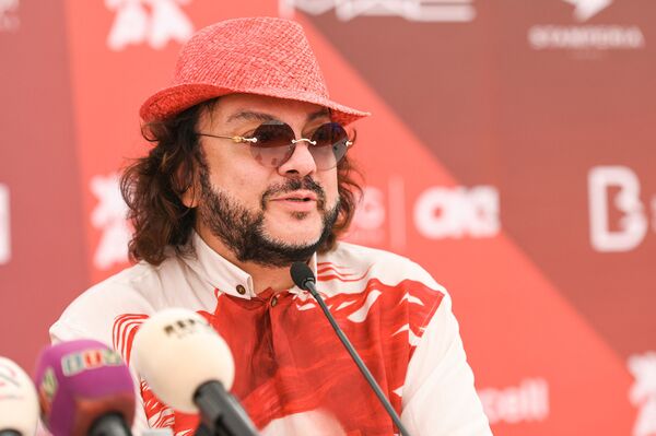 Филипп Киркоров на пресс-конференции участников фестиваля Жара-2018 Филипп Киркоров на пресс-конференции участников фестиваля Жара-2018 - Sputnik Азербайджан