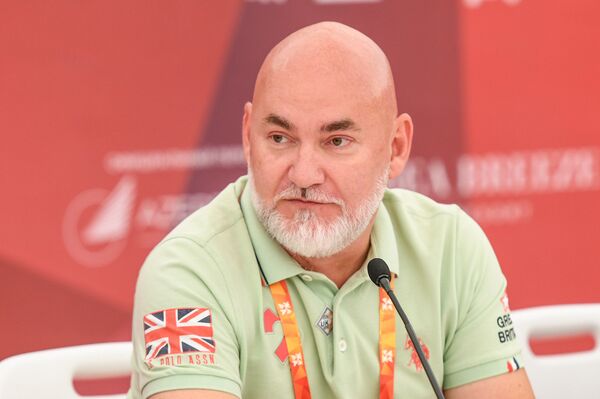Сергей Кожевников на пресс-конференции участников фестиваля Жара-2018 Сергей Кожевников на пресс-конференции участников фестиваля Жара-2018 - Sputnik Азербайджан
