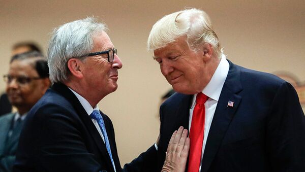 Глава Еврокомиссии Жан-Клод Юнкер и президент США Дональд Трамп - Sputnik Azərbaycan