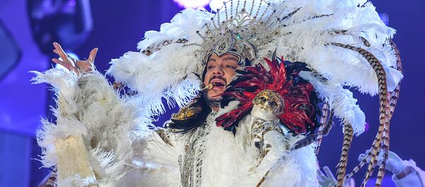 Филипп Киркоров на сцене музыкального фестиваля Жара-2018 Филипп Киркоров на сцене музыкального фестиваля Жара-2018 - Sputnik Азербайджан