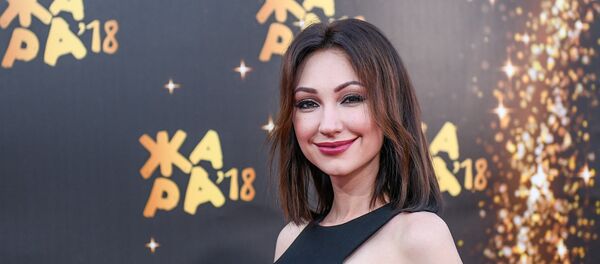 Согдиана на красной дорожке фестиваля Жара-2018, второй день Согдиана на красной дорожке фестиваля Жара-2018, второй день - Sputnik Азербайджан