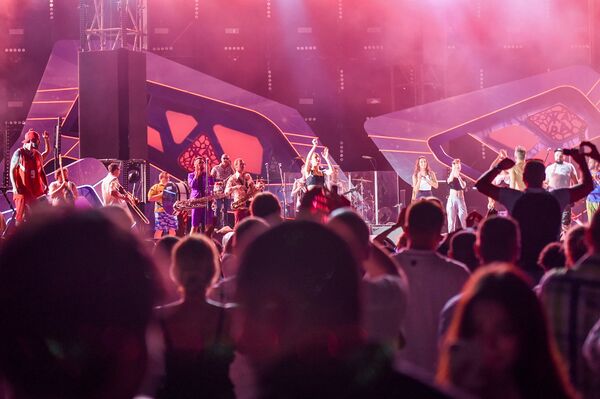 Выступление группы Ленинград и Сергея Шнурова на музыкальном фестивале Жара в Баку - Sputnik Азербайджан