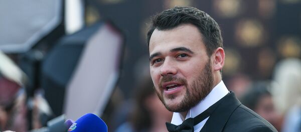 Эмин на красной дорожке фестиваля “Жара-2018” в Баку Эмин на красной дорожке фестиваля “Жара-2018” в Баку - Sputnik Азербайджан