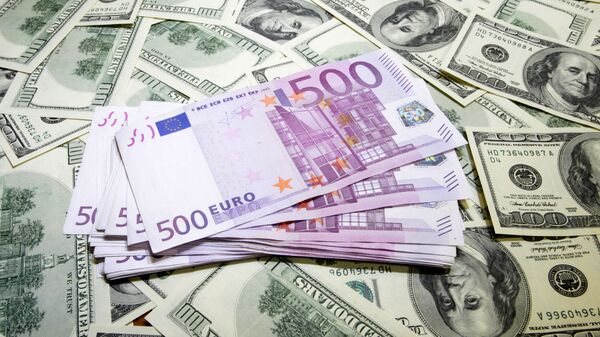 Доллары США и евро - Sputnik Азербайджан