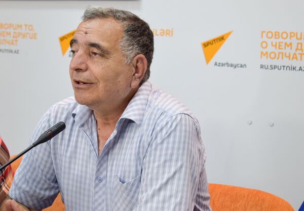 Астролог Фирудин Гурбансой Астролог Фирудин Гурбансой - Sputnik Азербайджан