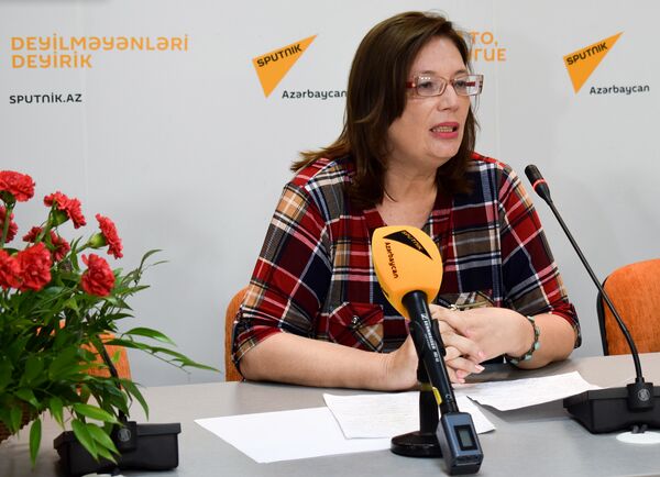 Парапсихолог Тунзаля Байрамова Парапсихолог Тунзаля Байрамова - Sputnik Азербайджан