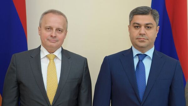 Директор Службы национальной безопасности Армении Артур Ванецян принял посла России в Армении Сергея Копыркина - Sputnik Azərbaycan