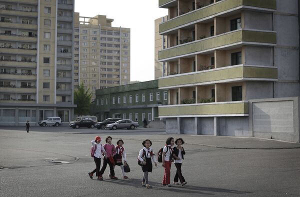Школьники в Пхеньяне, Северная Корея - Sputnik Азербайджан