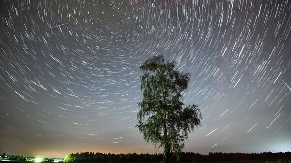Метеорный поток Персеиды, наблюдаемый в Московской области - Sputnik Azərbaycan